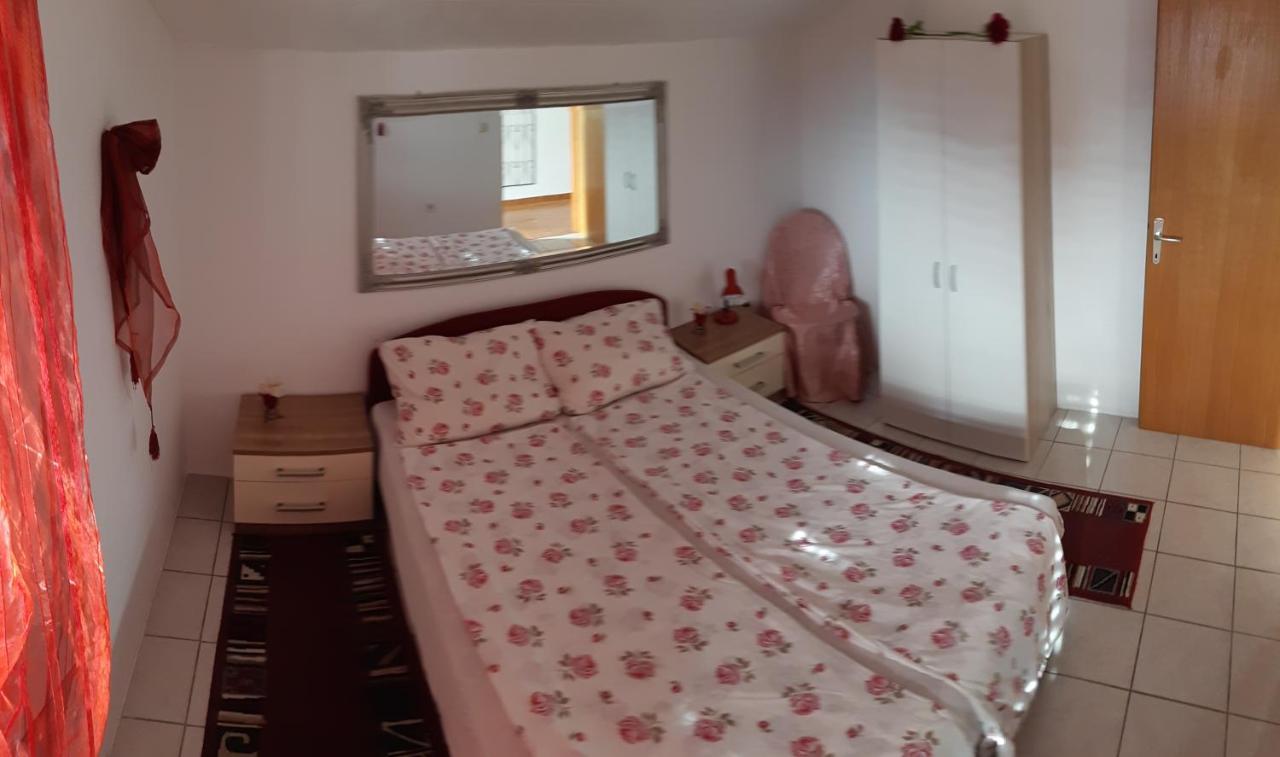 Apartments Maltasic Vir Eksteriør billede