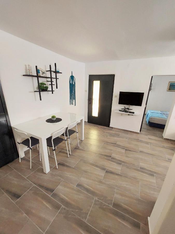 Apartments Maltasic Vir Eksteriør billede