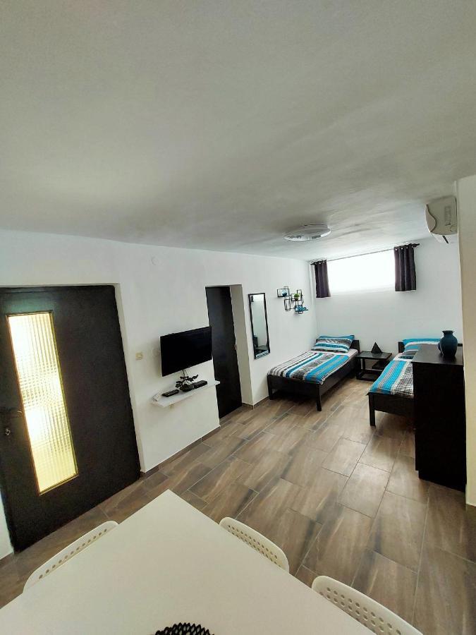 Apartments Maltasic Vir Eksteriør billede