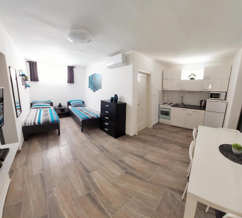 Apartments Maltasic Vir Eksteriør billede